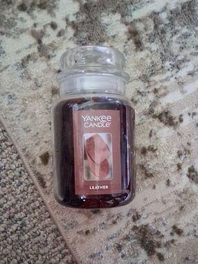 Yankee Candle Leather Scent
